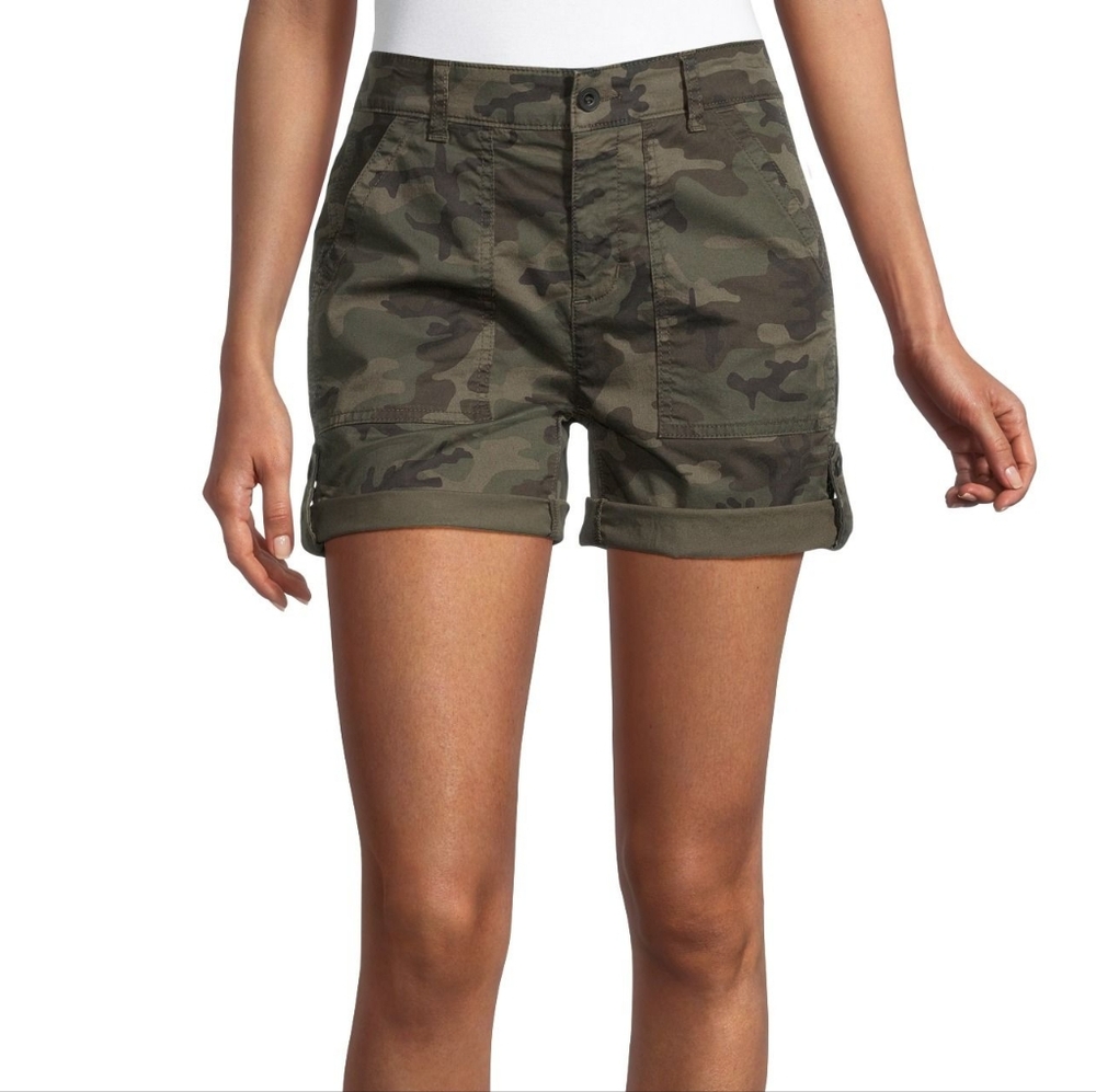 Denver Hayes Camo Shorts NWOT